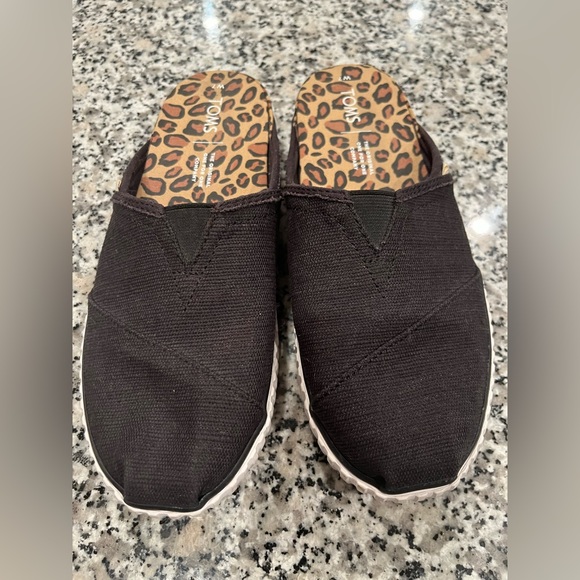 EUC TOMS, Canvas Mule Slip On, Women’s Size 7, Leopard Print Insoles - Picture 5 of 6